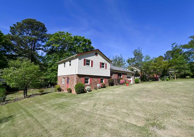 Photo 4 of Single family home for sale at 204 York Dr, Gaffney, SC 29340 | MLS# SPN335786 | Listing updated on 2026-09-20