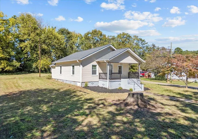 Photo 2 of Single family home for sale at 228 Grandview Dr, Spartanburg, SC 29303 | MLS# SPN335907 | Listing updated on 2026-06-21