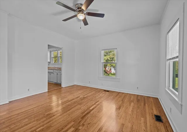 Photo 3 of Single family home for sale at 228 Grandview Dr, Spartanburg, SC 29303 | MLS# SPN335907 | Listing updated on 2026-06-21