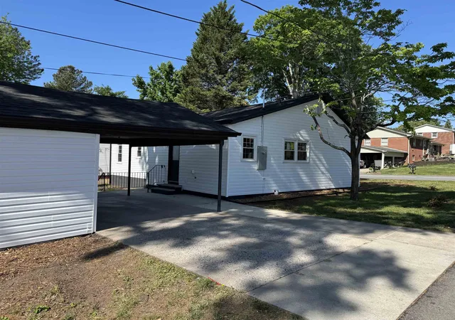 3rd image of 401 Thompson St, Gaffney, SC 29340 | MLS# SPN336154