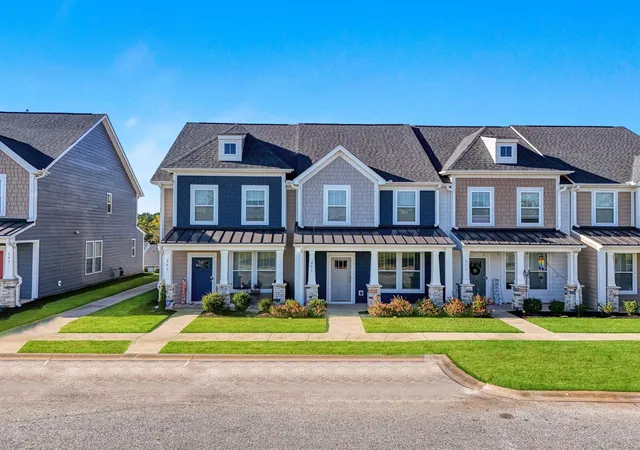 Homes for sale in Spartanburg, SC | 207 Dalmatian Dr, Spartanburg, SC 29307 | MLS# SPN336206