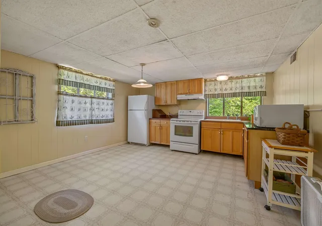 Photo 3 of Single family home for sale at 117 Tanglewylde Dr, Spartanburg, SC 29301 | MLS# SPN336270 | Listing updated on 2026-10-08