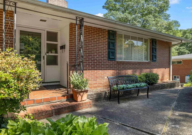 Photo 4 of Single family home for sale at 117 Tanglewylde Dr, Spartanburg, SC 29301 | MLS# SPN336270 | Listing updated on 2026-10-08