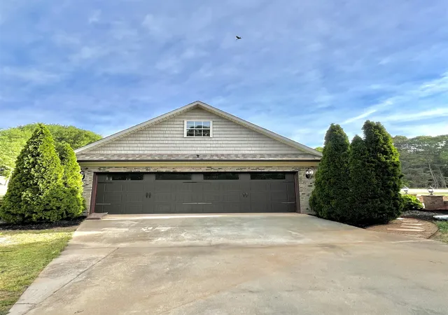 Photo 3 of Sale Pending at 170 Old Pros Dr, Gaffney, SC 29341 | MLS# SPN336359 | Listing updated on 2026-05-10