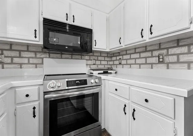 Photo 3 of Single family home for sale at 1104 Dunwoody Dr, Simpsonville, SC 29681 | MLS# SPN336406 | Listing updated on 2026-10-10