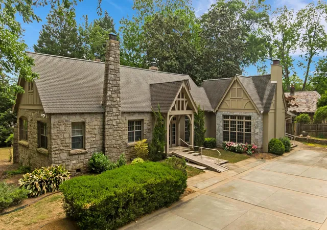 Photo 3 of Sale Pending at 363 Connecticut Ave, Spartanburg, SC 29302 | MLS# SPN336438 | Listing updated on 2026-10-07