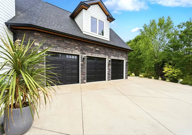 Photo 4 of Sale Pending at 341 Country Oak Rd, Chesnee, SC 29323 | MLS# SPN336458 | Listing updated on 2026-09-24