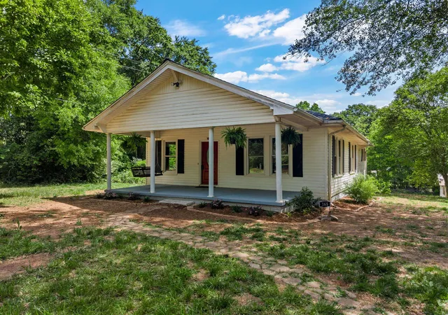 Photo 1 of Single family home for sale at 165 Jewell Rd, Spartanburg, SC 29302 | MLS# SPN336554 | Listing updated on 2026-08-12