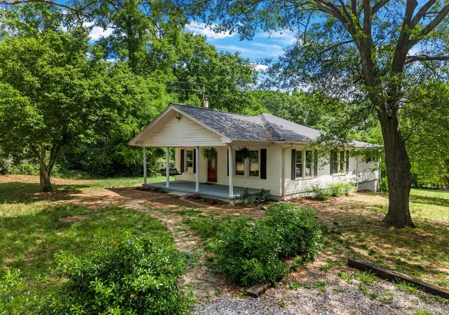 Photo 2 of Single family home for sale at 165 Jewell Rd, Spartanburg, SC 29302 | MLS# SPN336554 | Listing updated on 2026-08-12