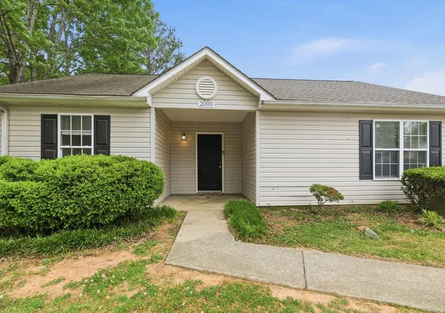 Homes for sale in Spartanburg, SC | 2000 Shalann Dr, Spartanburg, SC 29301 | MLS# SPN336827