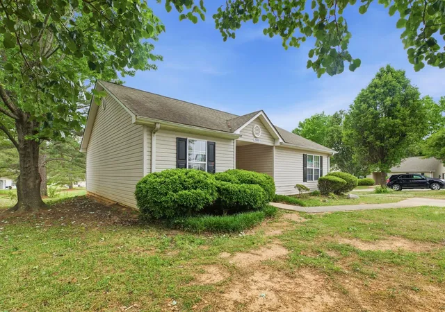 Homes for sale in Spartanburg, SC | 2000 Shalann Dr, Spartanburg, SC 29301 | MLS# SPN336827