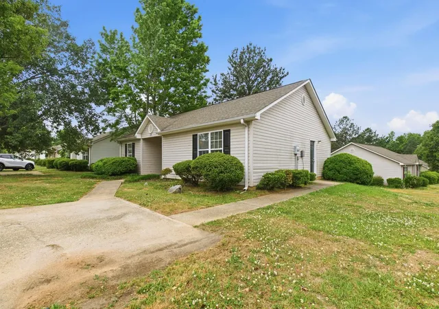 Homes for sale in Spartanburg, SC | 2000 Shalann Dr, Spartanburg, SC 29301 | MLS# SPN336827