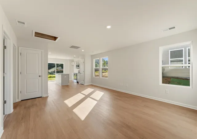 Photo 2 of Single family home for sale at 154 Cloverfield Ln, Spartanburg, SC | MLS# SPN336878 | Listing updated on 2026-10-20