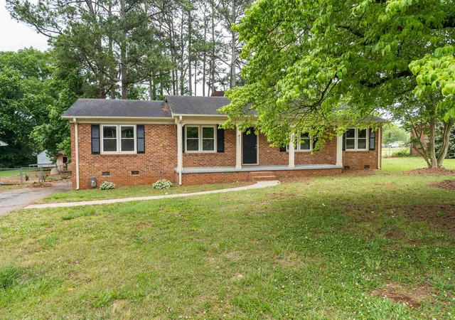 Homes for sale in Boiling Springs, SC | 2031 Evergreen Dr, Boiling Springs, SC 29316 | MLS# SPN336999