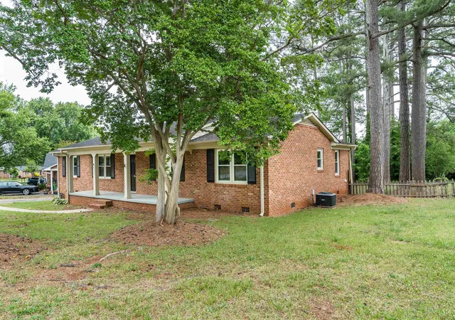 Homes for sale in Boiling Springs, SC | 2031 Evergreen Dr, Boiling Springs, SC 29316 | MLS# SPN336999