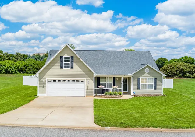 Homes for sale in Duncan, SC | 315 Shadowfield Acres Dr, Duncan, SC 29334 | MLS# SPN337036