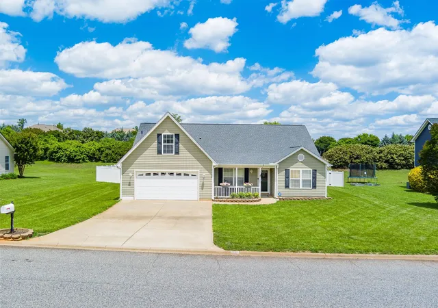 Homes for sale in Duncan, SC | 315 Shadowfield Acres Dr, Duncan, SC 29334 | MLS# SPN337036