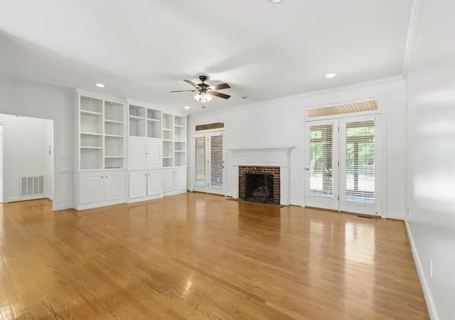 Photo 3 of Single family home for sale at 313 N Oakley Ln, Spartanburg, SC 29301 | MLS# SPN337081 | Listing updated on 2026-08-13