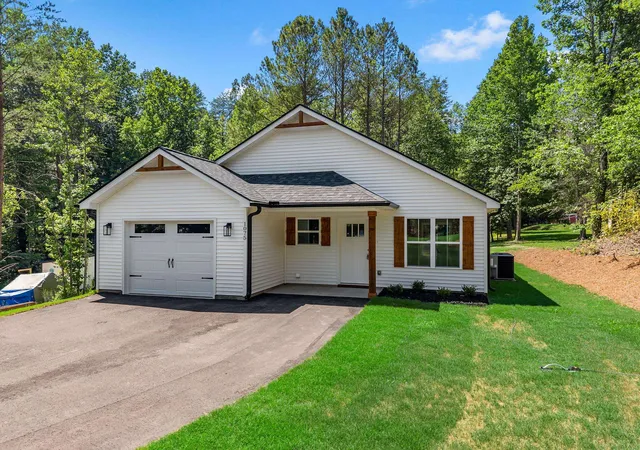 3rd image of 1075 E Prince Rd, Landrum, SC 29356 | MLS# SPN337091