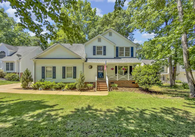 Homes for sale in Simpsonville, SC | 1 Indian Laurel Ct, Simpsonville, SC 29680 | MLS# SPN337154