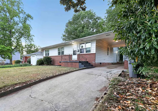 Photo 2 of Single family home for sale at 220 Woodview Ave, Spartanburg, SC 29306 | MLS# SPN337282 | Listing updated on 2026-10-09