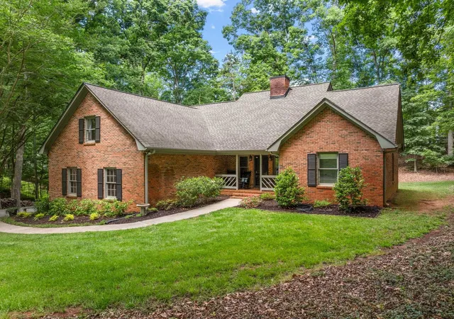 Photo 3 of Single family home for sale at 14 Mockingbird Ct, Spartanburg, SC 29307 | MLS# SPN337330 | Listing updated on 2026-08-19