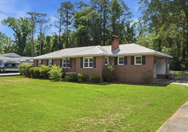 2nd image of 208 Skyland Dr, Clinton, SC 29325 | MLS# SPN337345