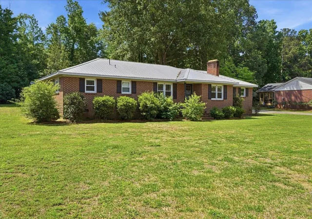 3rd image of 208 Skyland Dr, Clinton, SC 29325 | MLS# SPN337345