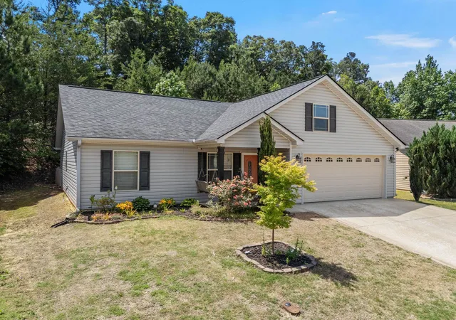 Photo 3 of Sale Pending at 618 Chastine Dr, Spartanburg, SC 29301 | MLS# SPN337472 | Listing updated on 2026-09-22