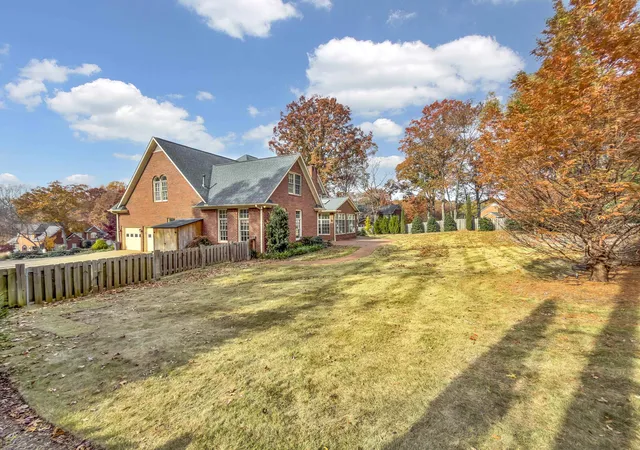 Photo 4 of Sale Pending at 111 W Woodglen Rd, Spartanburg, SC 29301 | MLS# SPN337488 | Listing updated on 2026-10-08