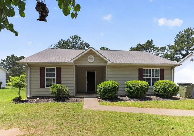 Homes for sale in Spartanburg, SC | 2004 Shalann Dr, Spartanburg, SC 29301 | MLS# SPN337501