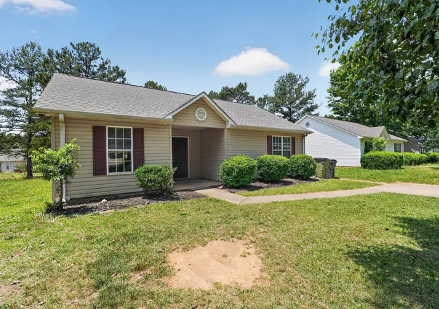 Homes for sale in Spartanburg, SC | 2004 Shalann Dr, Spartanburg, SC 29301 | MLS# SPN337501
