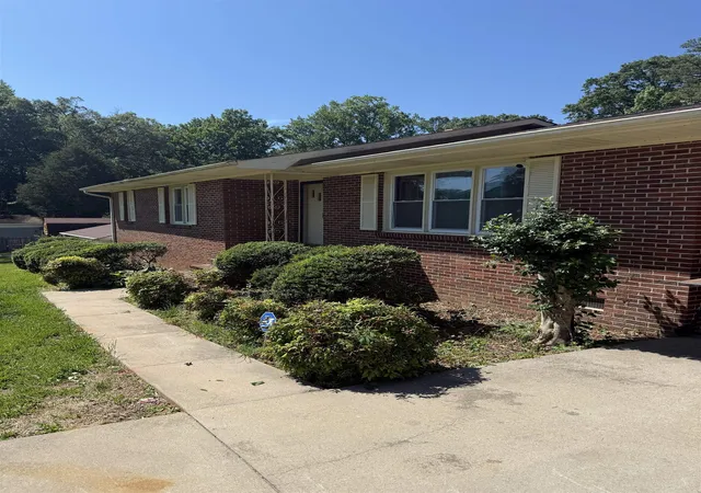 Photo 2 of Single family home for sale at 3855 Maid Marion Ln, Spartanburg, SC 29302 | MLS# SPN337522 | Listing updated on 2026-05-27