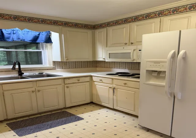 Photo 3 of Single family home for sale at 3855 Maid Marion Ln, Spartanburg, SC 29302 | MLS# SPN337522 | Listing updated on 2026-05-27