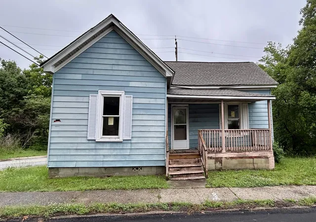 Photo 1 of Single family home for sale at 501 E Robinson St, Gaffney, SC 29340 | MLS# SPN337535 | Listing updated on 2026-09-22