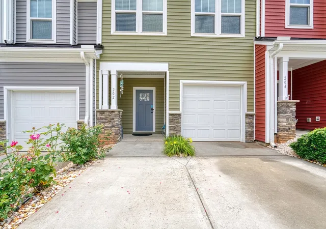 Photo 2 of Sale Pending at 202 Keaton Ct, Spartanburg, SC 29301 | MLS# SPN337582 | Listing updated on 2026-07-18