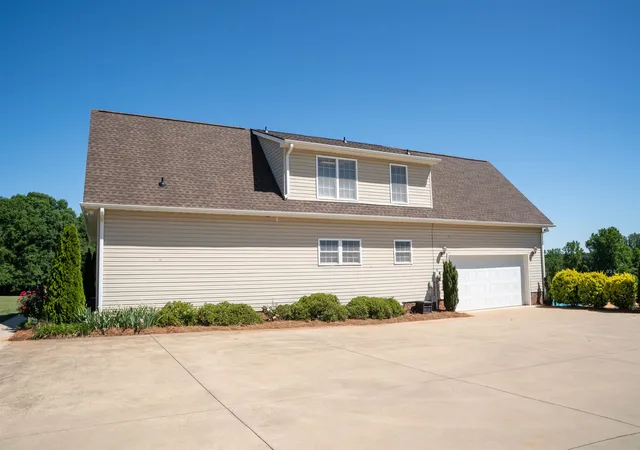 2nd image of 450 Meadow Rd, Inman, SC 29349 | MLS# SPN337605