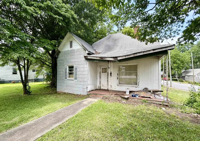Photo 1 of Single family home for sale at 100 Lipscomb St, Gaffney, SC 29340 | MLS# SPN337648 | Listing updated on 2026-09-22