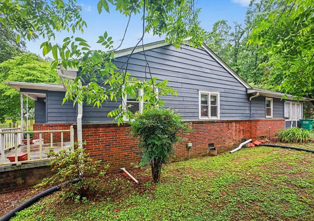 Photo 3 of Sale Pending at 106 Hancock Ave, Spartanburg, SC 29302 | MLS# SPN337726 | Listing updated on 2026-09-08