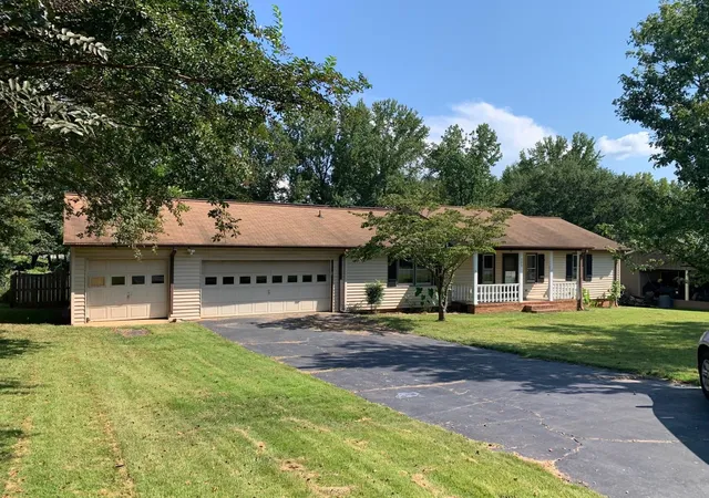 Single family home for sale at 109 Goldenrod Ln, Moore, SC 29369 | MLS# SPN337775