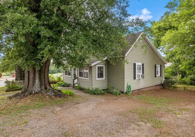 Photo 3 of Single family home for sale at 1 F St, Inman, SC 29349 | MLS# SPN337900 | Listing updated on 2026-07-23