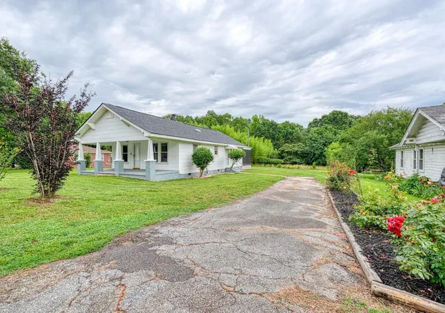 Homes for sale in Duncan, SC | 115 Piedmont St, Duncan, SC 29334 | MLS# SPN337902