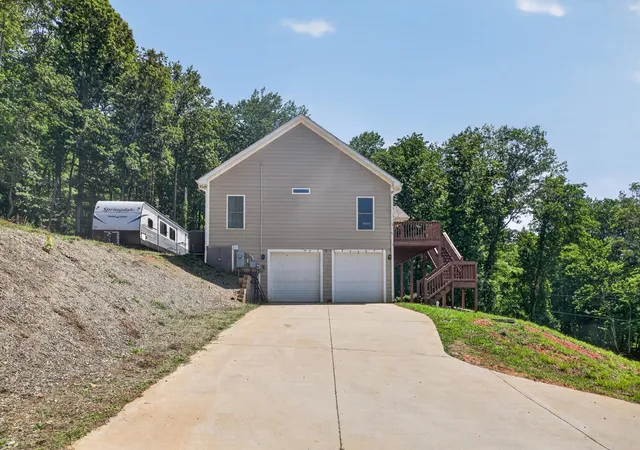 Photo 3 of Single family home for sale at 80 Bramlett Rd, Taylors, SC 29687 | MLS# SPN337951 | Listing updated on 2026-09-18