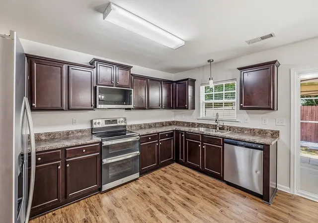 Photo 3 of Sale Pending at 800 S Brighton Ridge Ct, Wellford, SC 29385 | MLS# SPN337959 | Listing updated on 2026-09-22