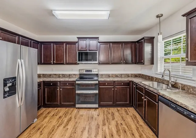 Photo 3 of Sale Pending at 800 S Brighton Ridge Ct, Wellford, SC 29385 | MLS# SPN337959 | Listing updated on 2026-09-22