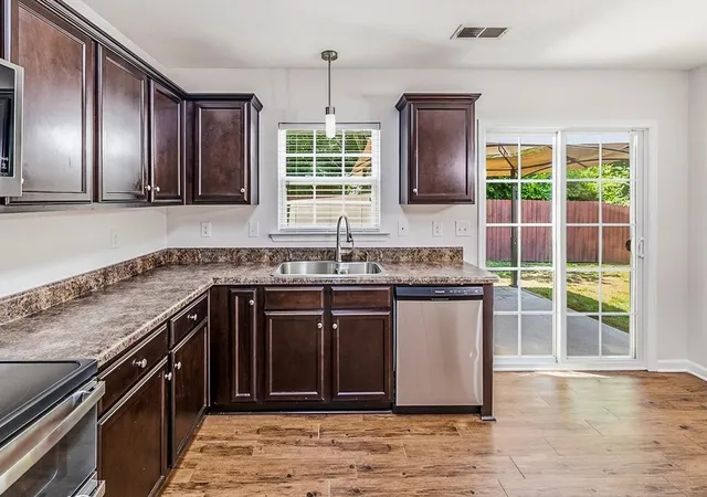 Photo 4 of Sale Pending at 800 S Brighton Ridge Ct, Wellford, SC 29385 | MLS# SPN337959 | Listing updated on 2026-09-22