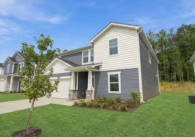 Photo 3 of Single family home for sale at 914 Rising Oak Ct, Spartanburg, SC 29301 | MLS# SPN338089 | Listing updated on 2026-10-02