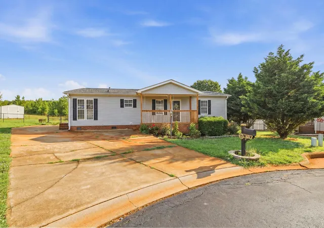 Homes for sale in Boiling Springs, SC | 221 Kylene Ct, Boiling Springs, SC 29316 | MLS# SPN338169
