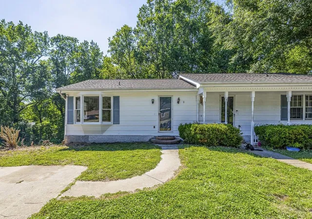 Photo 3 of Sale Pending at 4016 Pebblebrook Ct, Spartanburg, SC 29301 | MLS# SPN338257 | Listing updated on 2026-09-04