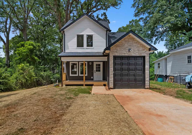 Photo 2 of Single family home for sale at 570 S Center St, Spartanburg, SC 28301 | MLS# SPN338262 | Listing updated on 2026-10-03